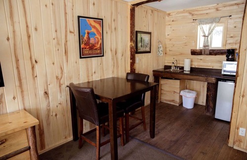 Sevier Apartment | 0126) Candy Suite 126