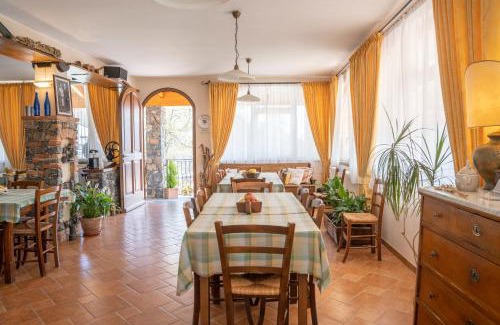 Varese Ligure Apartment | 027- Agriturismo Il Boschetto - Camera Matrimoniale PISCINA Pace e Natura