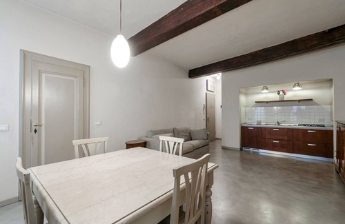 Centro Storico Sud Apartment | 039BS - Loggia Apartment