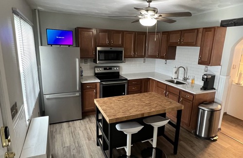 Old Forge House | 1/1 Main Floor House 5min. from Airport and Skiing Resort w/Peloton & Treadmill!