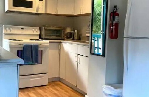 Avalon Apartment | 1/2 block to the BEACH