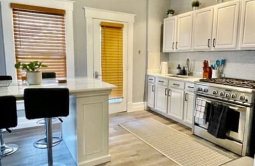 Historic Old Northeast Apartment | (1) 320 Unit #1 · Downtown St. Pete/Historic Old NE #1