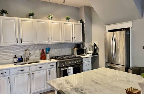 Historic Old Northeast Apartment | (1) 320 Unit #1 · Downtown St. Pete/Historic Old NE #1