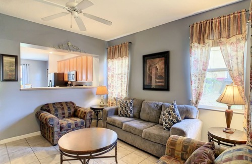 Crestwynd Bay House | 1.5 Miles to Disney and one minute from Walmart,1600 sqft 3BR/3BA Townhome
