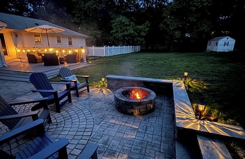 Foxboro House | 1.6 Miles From All The Soccer Action. Spacious, Beautiful and Private 5B/3.5Ba