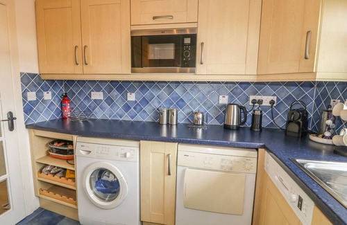 Portsalon Cottage | 1 ARD CARRAIG, pet friendly in Portsalon, County Donegal