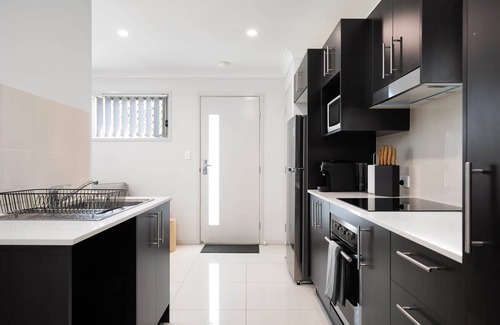 Rocklea Apartment | 1 Bdr Apt! GST Credits! Kitchen! Parking! 131F1