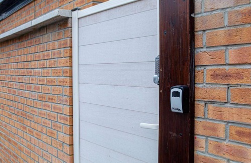 Havering Apartment | 1-bed Apartment With Private hot Tub, Sauna & gym