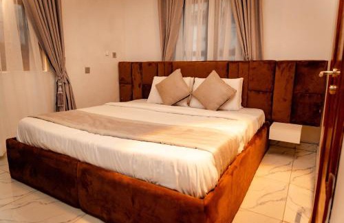 Lekki Phase 1 House | 1-Bed Flat - Lekki Phase 1 - Pool - Spa - Balcony