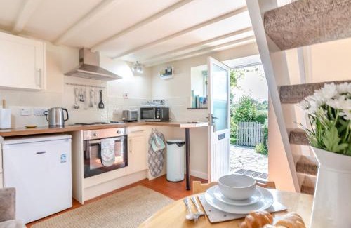Black Torrington House | 1 Bed in Torrington 42982