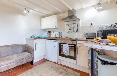 Black Torrington House | 1 Bed in Torrington 42982