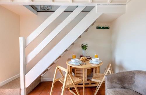 Black Torrington House | 1 Bed in Torrington 42982