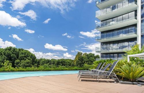 City East Apartment | 1-Bed with Amazing Views, Pool, Gym, BBQ & Parking