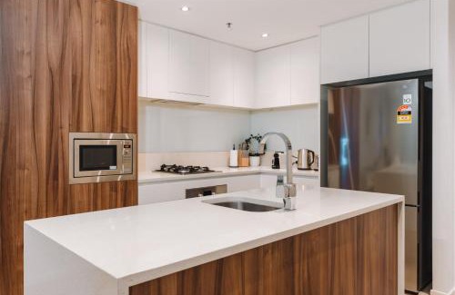 City East Apartment | 1-Bed with Amazing Views, Pool, Gym, BBQ & Parking