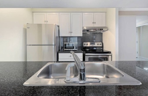 Downtown Toronto Apartment | 1 Bedroom/1 Bathroom Suite