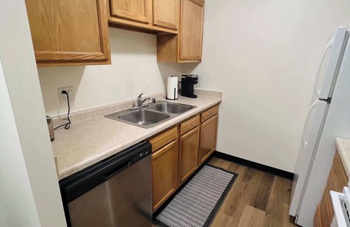 Sun Prairie Apartment | 1 Bedroom - 1220 Canterbury Ct