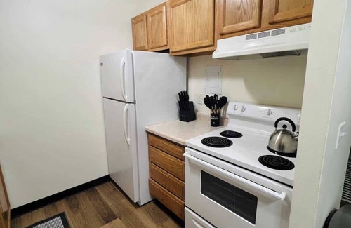 Sun Prairie Apartment | 1 Bedroom - 1220 Canterbury Ct