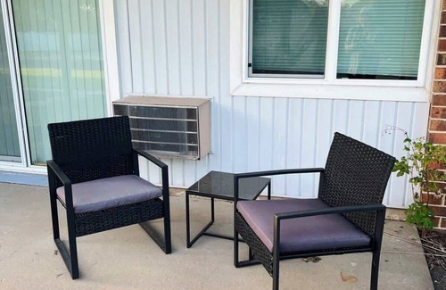 Sun Prairie Apartment | 1 Bedroom - 1220 Canterbury Ct
