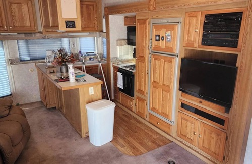 Cienega Springs House | 1-bedroom 5th Wheel in Parker w/WiFi, AC. Enjoy a cozy stay in Cienega Springs
