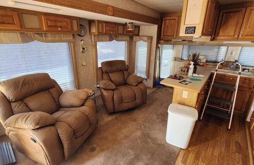 Cienega Springs House | 1-bedroom 5th Wheel in Parker w/WiFi, AC. Enjoy a cozy stay in Cienega Springs