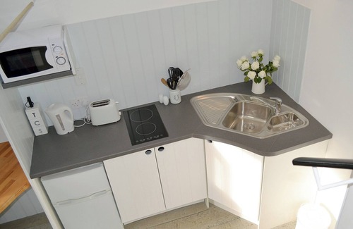 Middleton-on-Sea Cottage | 1 bedroom accommodation in Middleton-on-Sea