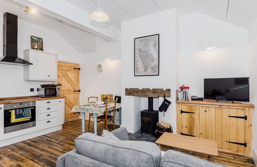 Llandwrog Cottage | 1 bedroom accommodation in Llandwrog, near Caernarfon