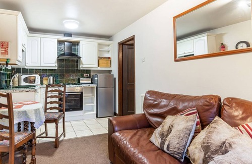 Birchover Cottage | 1 bedroom accommodation in Birchover, near Matlock