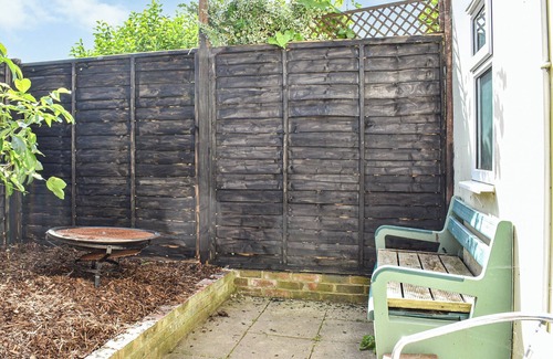Ford Cottage | 1 bedroom accommodation in Chichester, near Bognor Regis