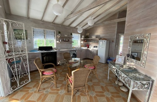 Graeme Hall Park Apartment | 1 bedroom-apartment in Charming Villa Sunlight