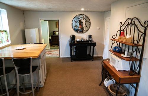 Pilot Mountain Apartment | 1-bedroom apartment, sleeps 4, in lovely Pilot Mountain-walk to Main st! Unit 2
