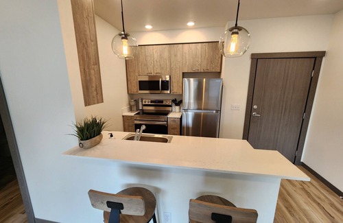 South Hill Apartment | 1-bedroom Apt. 304 w/free parking - New Building