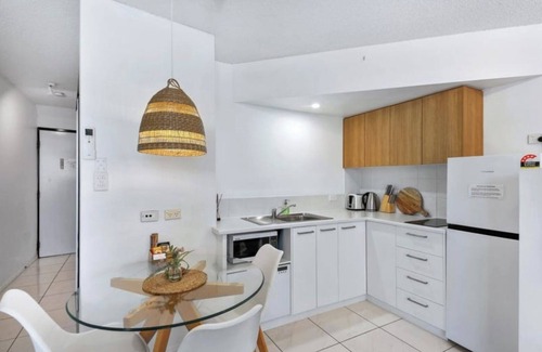 Mooloolaba Resort | 1 bedroom beachside unit Mooloolaba