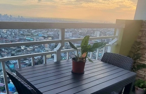 A. Bonifacio Condo | 1 Bedroom Condo in Quezon CIty with Beautiful Skyline View