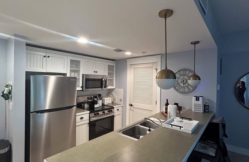 Sandestin Condo | 1-bedroom condo sleeps 4 in the Pilot House Sandestin, Tram Access