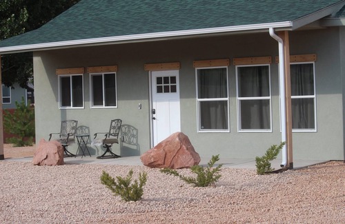 Kanab Cottage | 1 Bedroom Discover a Cozy Getaway: near Zion, Bryce, and Grand Canyon!