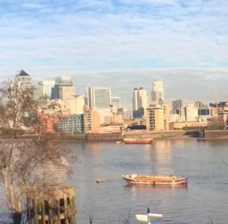 Evelyn Apartment | 1 bedroom flat with view of river Thames