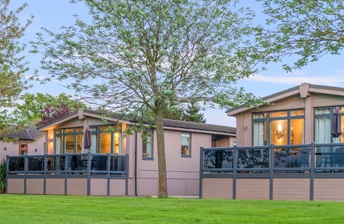 Tiddington Ski Chalet | 1 bedroom accommodation in Stratford-upon-Avon