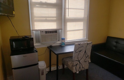Seat Pleasant Bed & Breakfast | 1-bedroom in Capitol Heights near Washington DC & metro train station