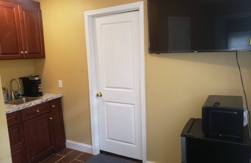 Seat Pleasant Bed & Breakfast | 1-bedroom in Capitol Heights near Washington DC & metro train station