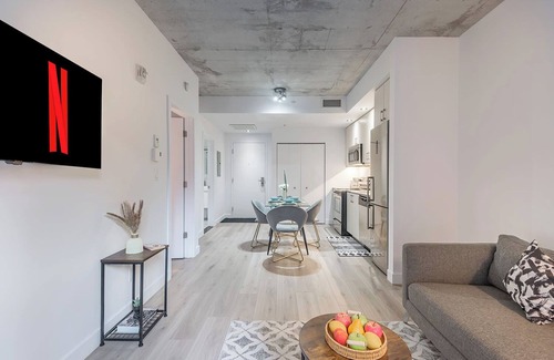Cite Multimedia Apartment | 1 bedroom old port- F1 Weekend