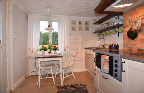 Larv House | 1 bedroom pet friendly home in Larv