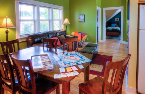 Friday Harbor Condo | 1 Bedroom, Sleeps 6 Steps From the Friday Harbor San Juan Island Ferry, Washington