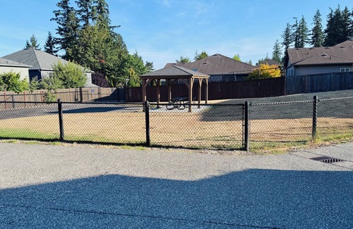 Seattle Hill-Silver Firs House | 1-bedroom with attached full bathroom in welcoming Snohomish with AC
