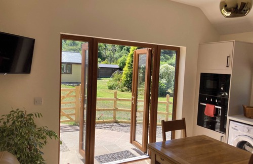 Longford House | 1 Bedroomed Detached Holiday Retreat Pant