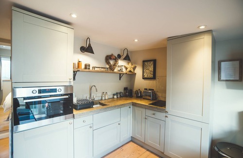 Stoke Fleming Apartment | 1-bedroomed self contained garden annexe with private courtyard & close to beach