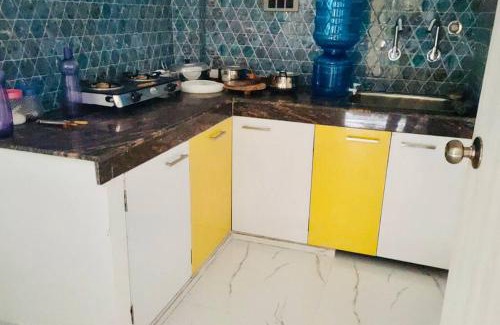 Varanasi Apartment | 1 BHK flat at Kanti Villa with free breakfast Near Assi Ghat and Temples -201