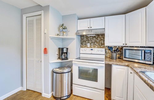 Lexington Apartment | 1 Block to Lake Huron: Pet-Friendly Apt w/Kayaks