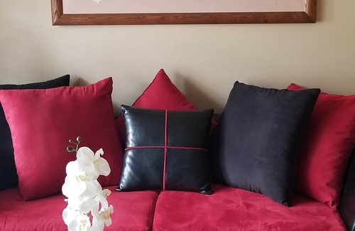 South Hills Condo | 1 BR, 1 Bath, End Unit Condo - Fully Furnished