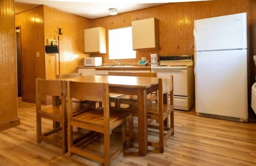 Cadiz Cottage | 1 BR 1 Bath Lakeside Cottage Retreat
