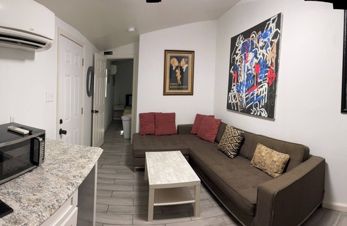 Irish Channel Apartment | 1 BR Apartment with Courtyard walking distance to Magazine street Art District